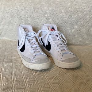 NIKE Blazer Mid’ 77